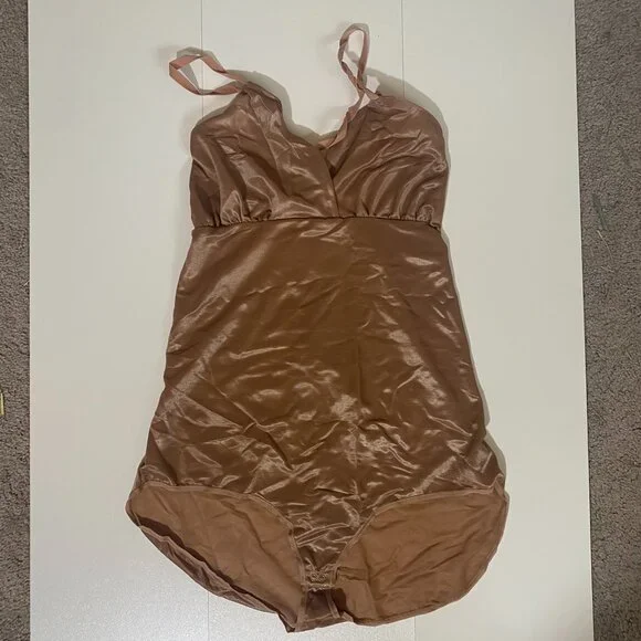 SKIMS Shapewear Bodysuit Brief W/ Snaps - Shade Sienna - Picture 4 of 5